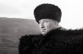 Школьный конкурс чтецов, посвященный юбилею Р. Гамзатова.